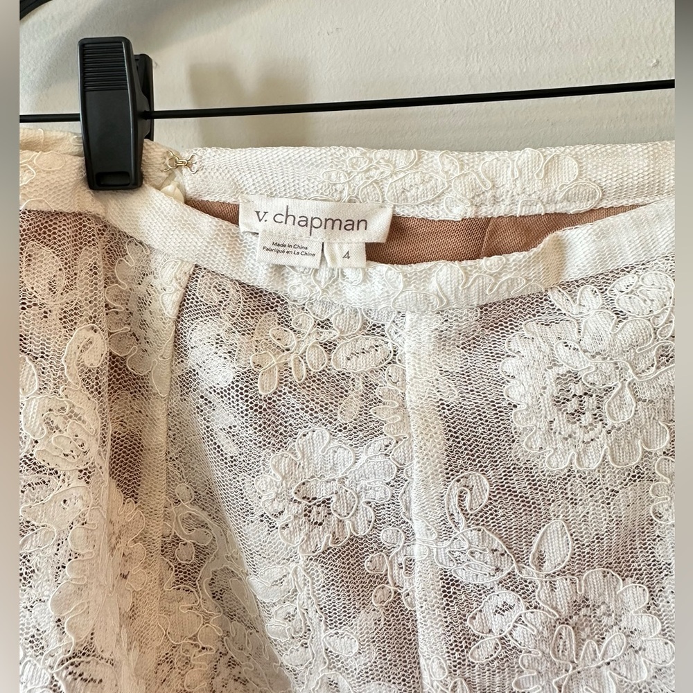 V. Chapman Vinetta Set in White Chantilly Lace - Size 4 - Picture 5 of 13